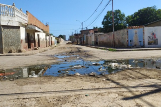 Vecinos de Ciudad Cartón Claman por Solución a Problema de Aguas Negras