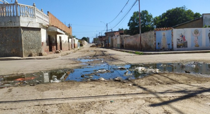 Vecinos de Ciudad Cartón Claman por Solución a Problema de Aguas Negras