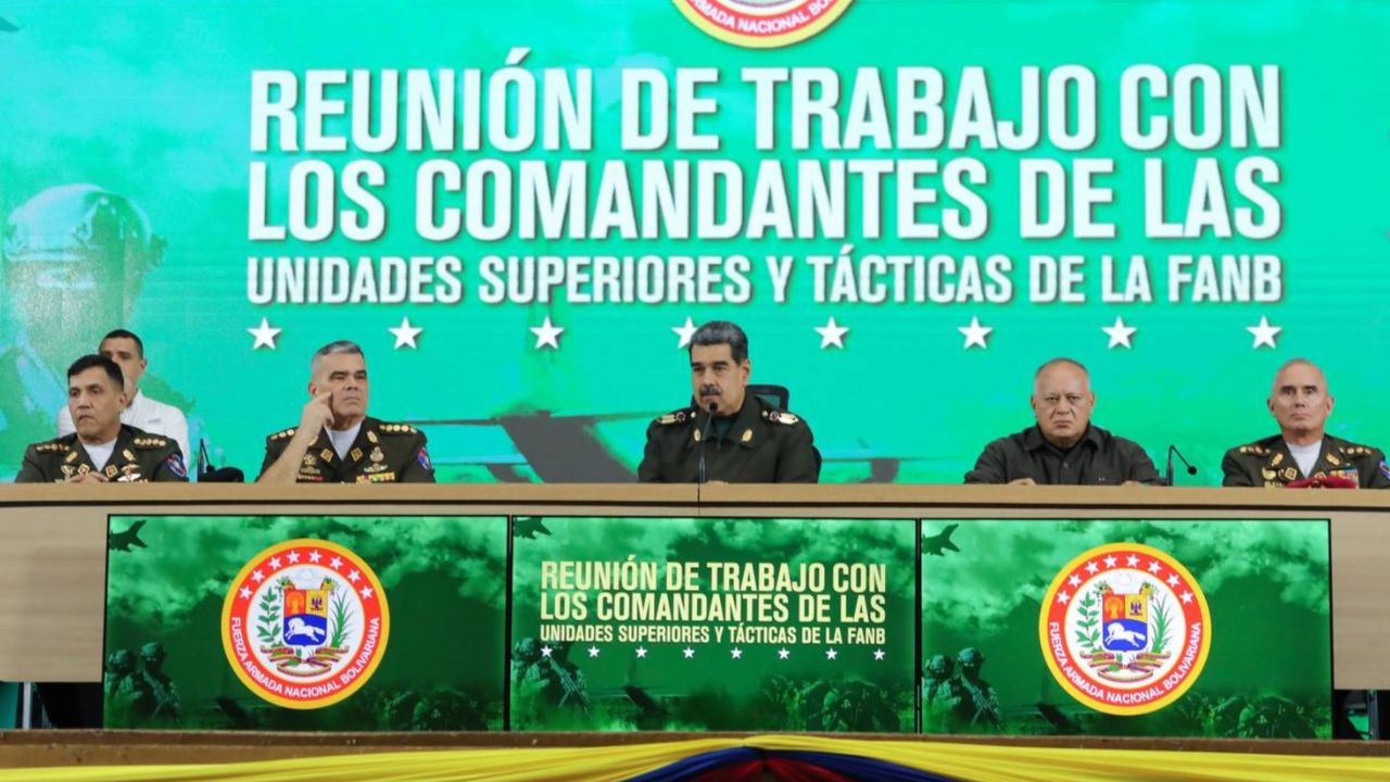 “Maduro fortalece estrategias militares con comandantes de la FANB” – Optimizando la defensa nacional