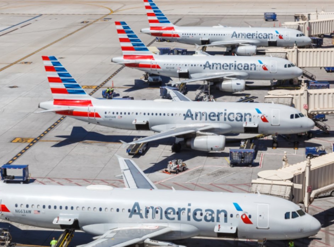 American Airlines suspende vuelos en Estados Unidos” – “American Airlines suspende temporalmente todos los vuelos en Estados Unidos