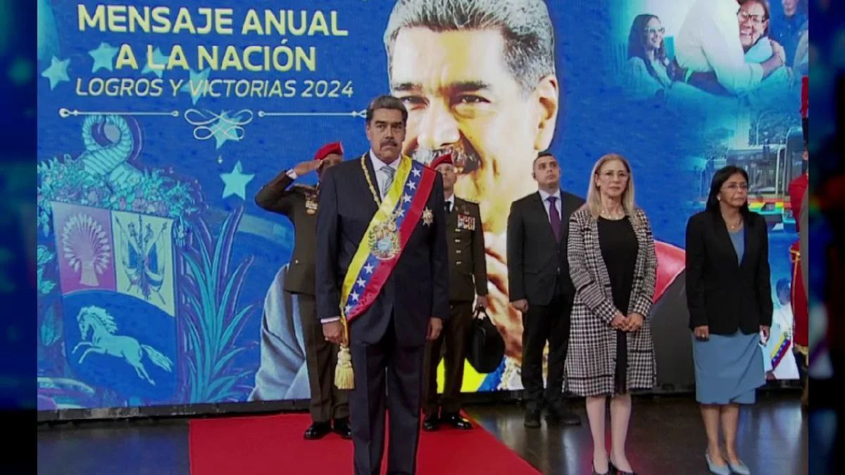 Maduro firma decreto para reforma constitucional y anuncia ‘gobierno comunal’ en Venezuela