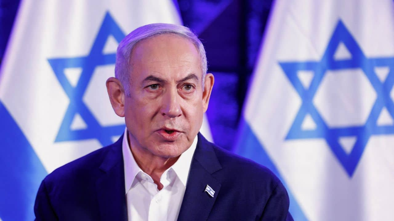 Netanyahu regresa al Parlamento tras salir del hospital