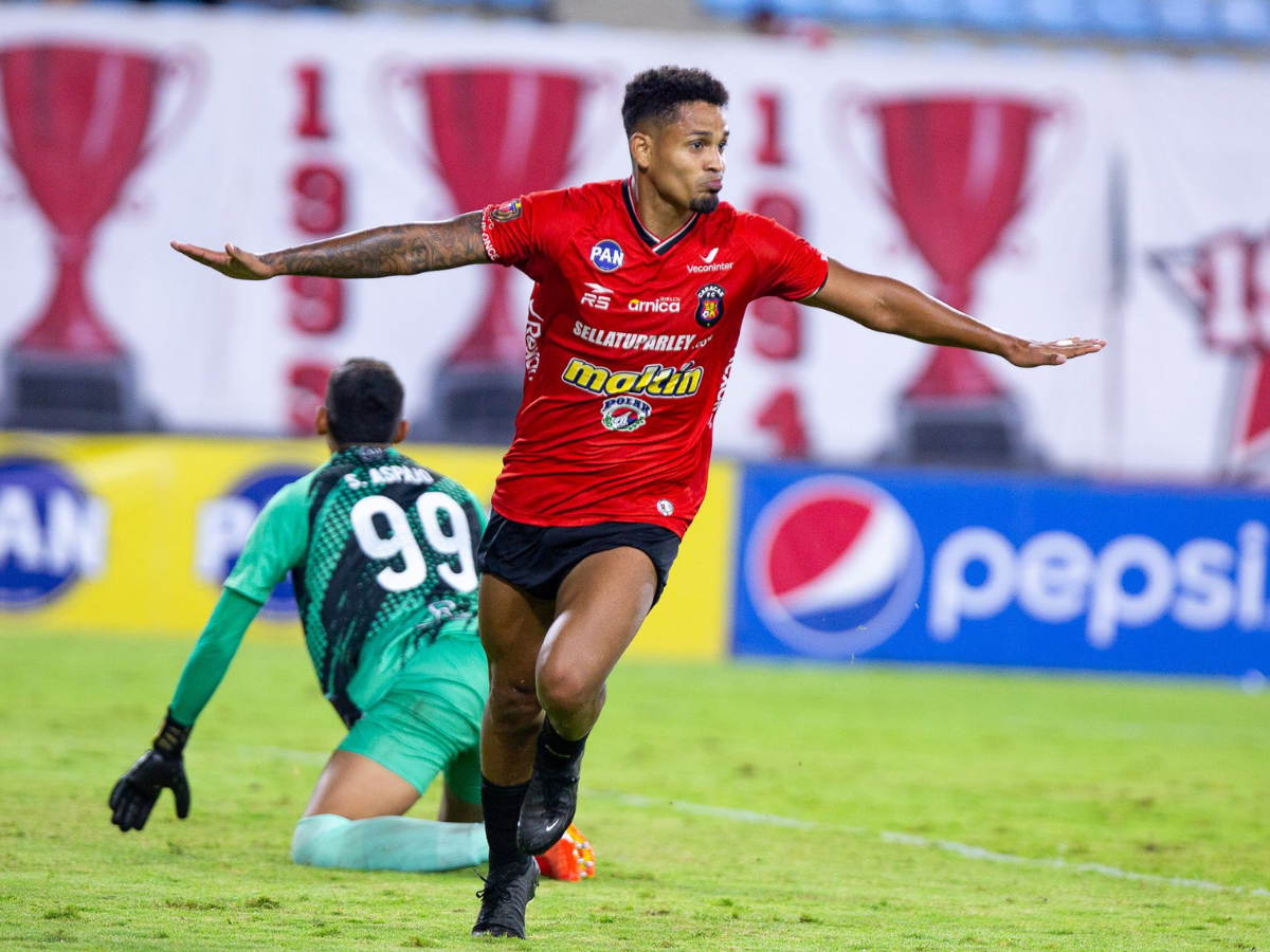 Caracas pierde a su goleador estrella, Edwuin Pernía