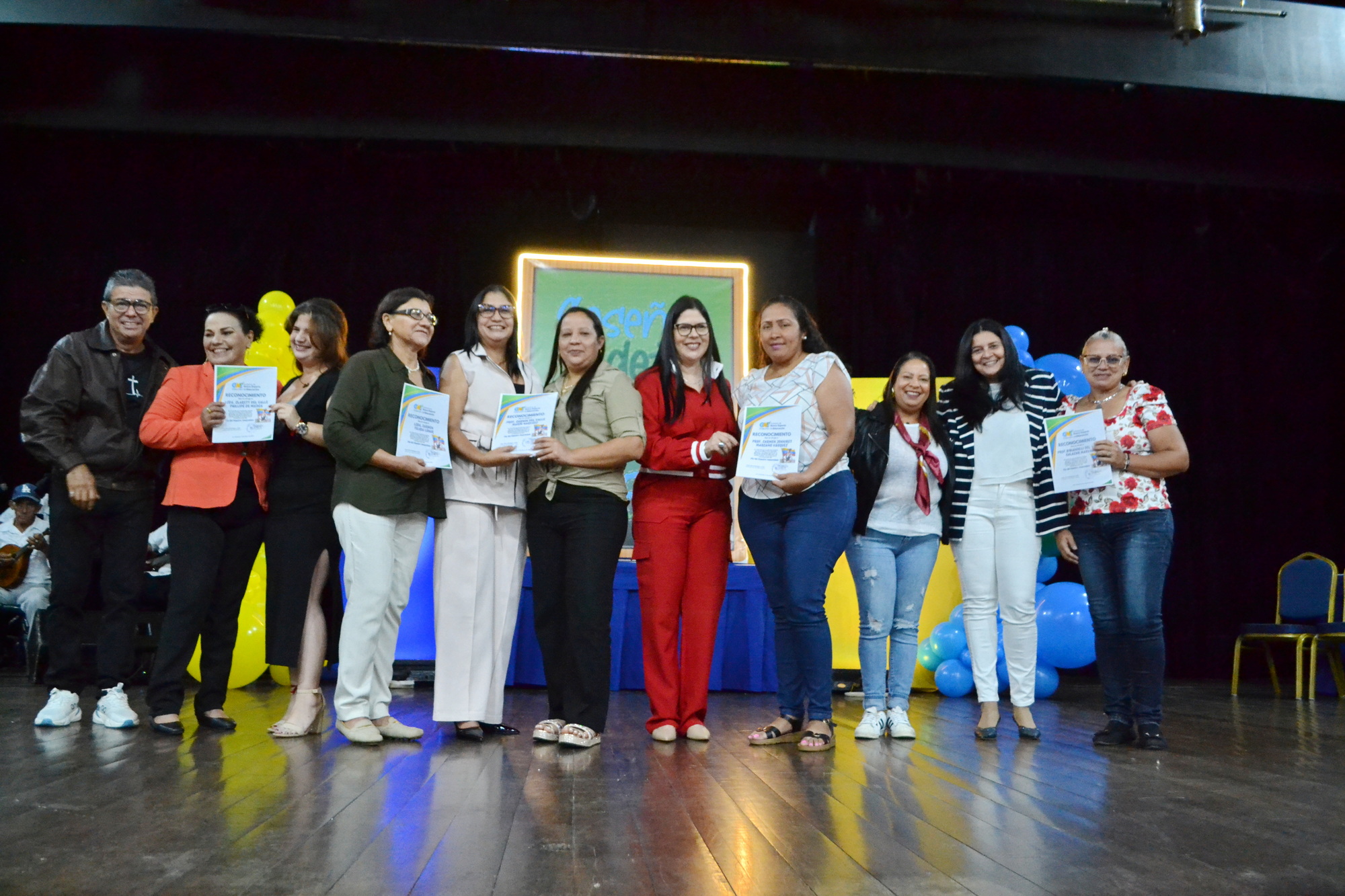 Reconocimiento al compromiso de docentes en Nueva Esparta bajo el gobierno de Morel Rodríguez.