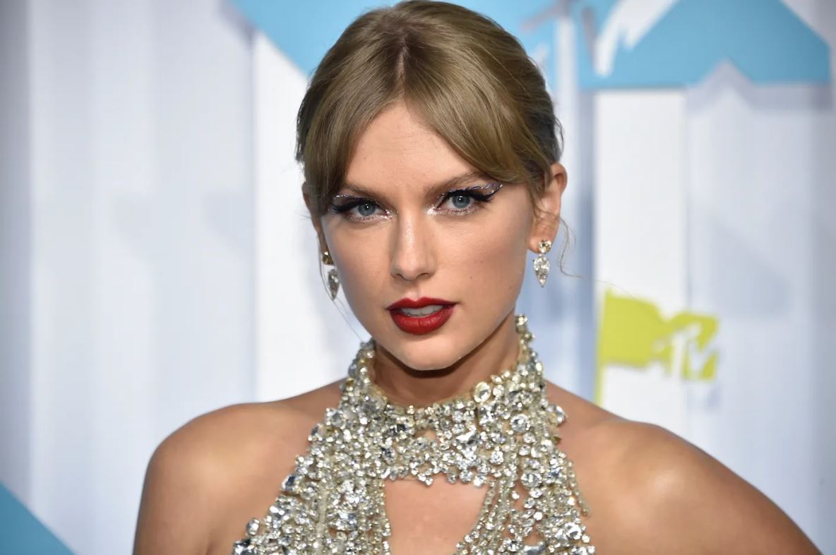 Taylor Swift y famosos se unen en ayuda a víctimas de incendios en California» «Taylor Swift lidera a las celebridades en su apoyo a las víctimas de incendios en California