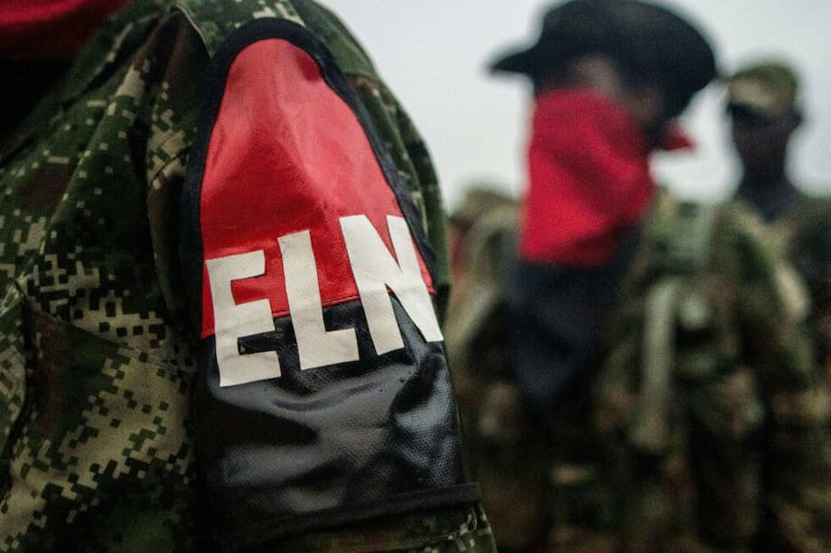 13 muertos en enfrentamientos entre ELN y disidencias de las FARC» – «Violencia en Colombia: 13 fallecidos en choques entre ELN y FARC