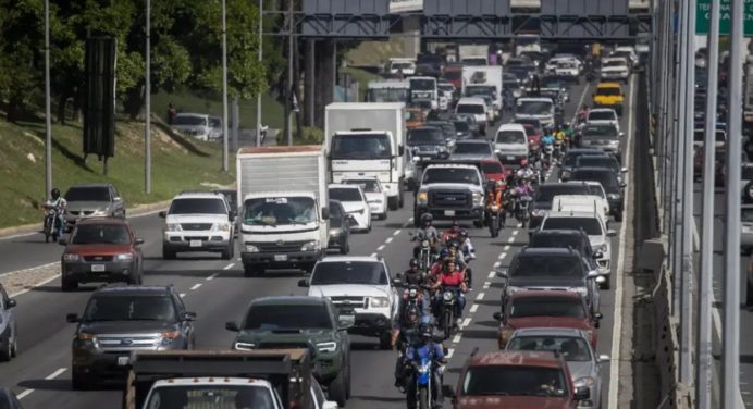 Dueños de vehículos en Caracas deberán pagar impuestos