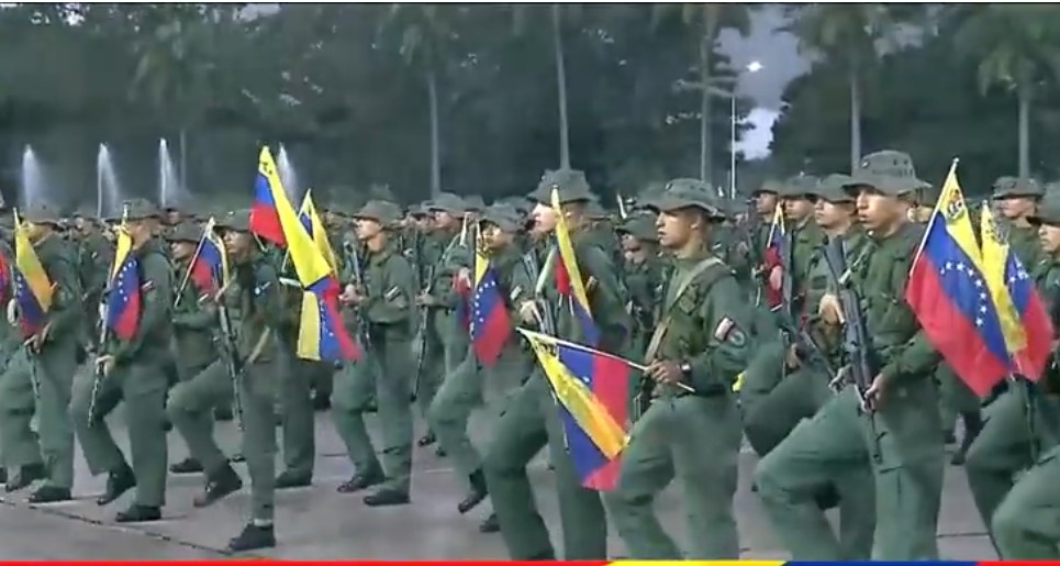 Maduro lidera ejercicios militares en Caracas