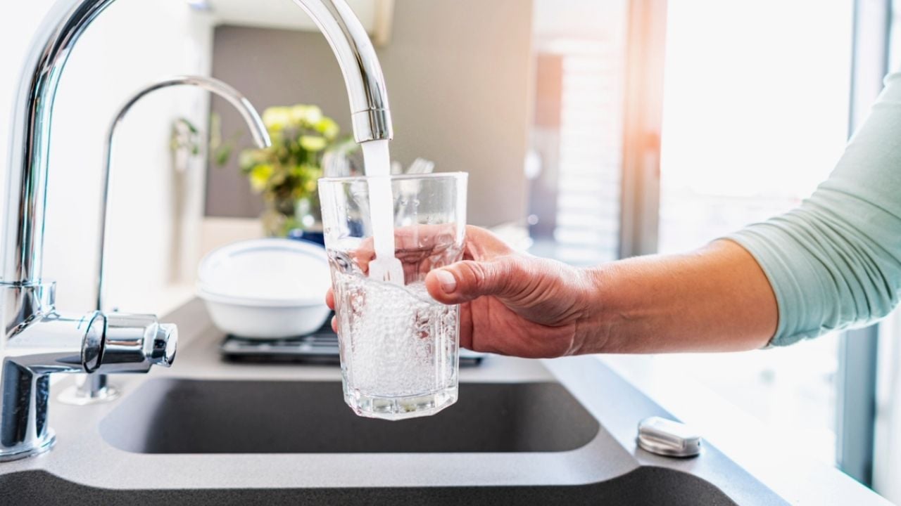 No reutilices vasos de veladoras para beber agua