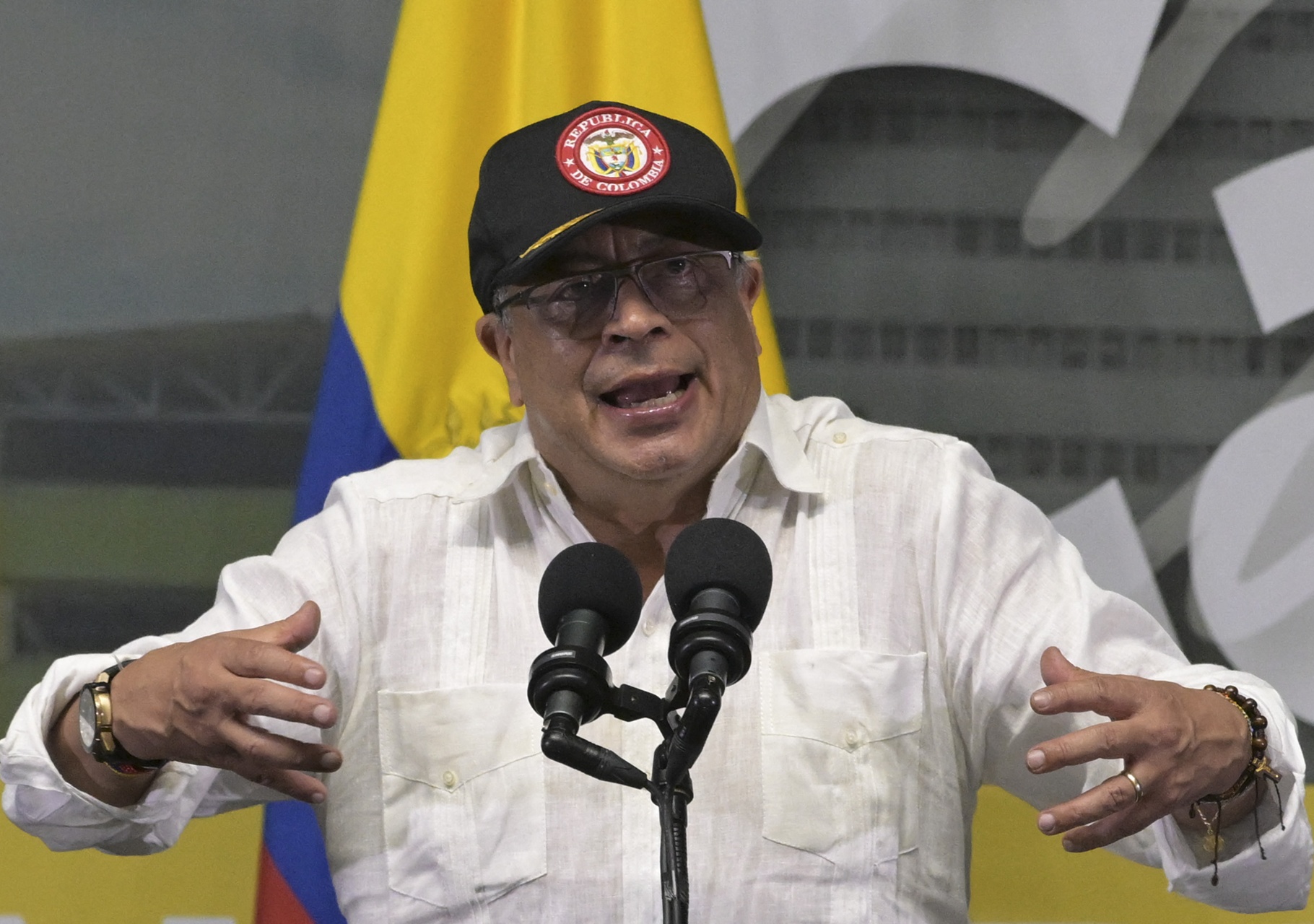 Gustavo Petro suspende diálogos de paz con el ELN tras atentado y exige justicia