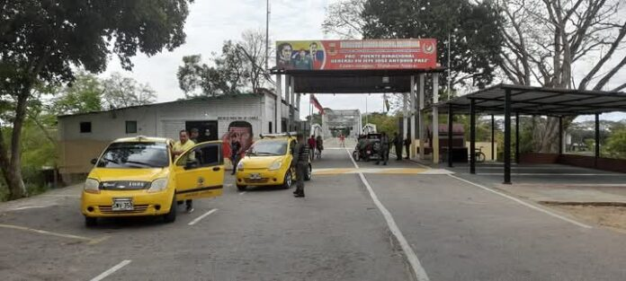 Abren paso por la frontera de Apure