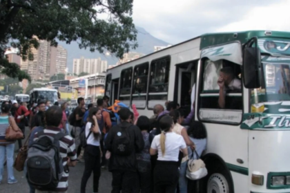 Transportistas aseguran que el aumento del pasaje fue aprobado por algunas comunidades en la Gran Caracas, ante la imposibilidad de dar vuelto