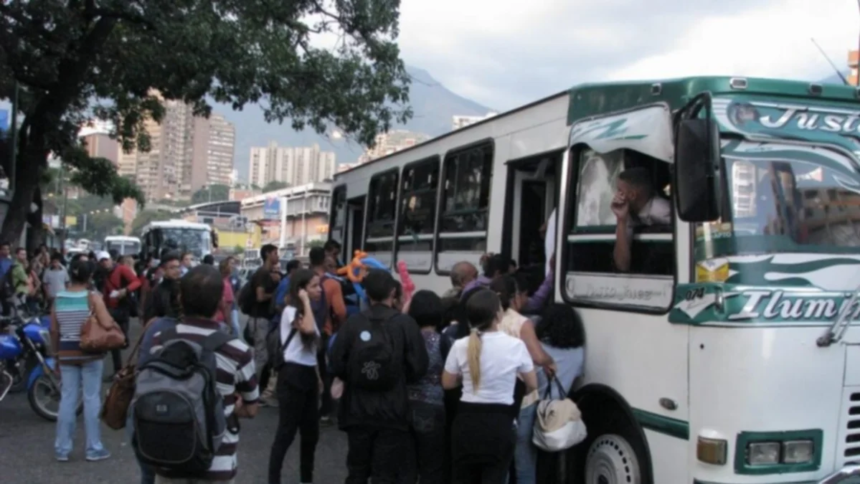 Transportistas aseguran que el aumento del pasaje fue aprobado por algunas comunidades en la Gran Caracas, ante la imposibilidad de dar vuelto