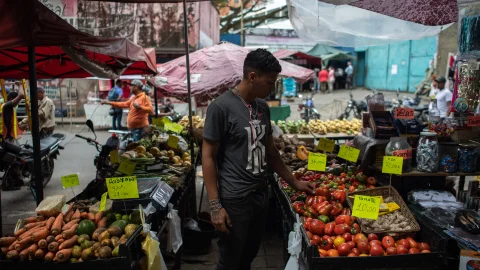 Una familia necesita casi $500 al mes para cubrir gastos de alimentos