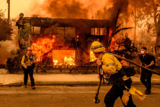 Más de 31 mil evacuados por un nuevo incendio forestal en el área de Los Ángeles