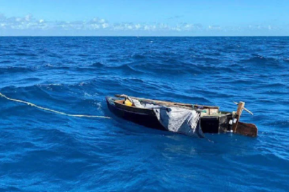 Hallan balsa con varios cuerpos en estado de descomposición en costa de Trinidad