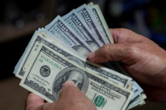 El precio medio del dólar en Venezuela hoy, lunes 3 de febrero, se establece en 67,88 bolívares por cada dólar, de acuerdo con la plataforma Monitor Dólar.