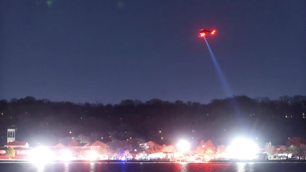 Un avión y un helicóptero chocan cerca del aeropuerto Reagan en Washington D.C.