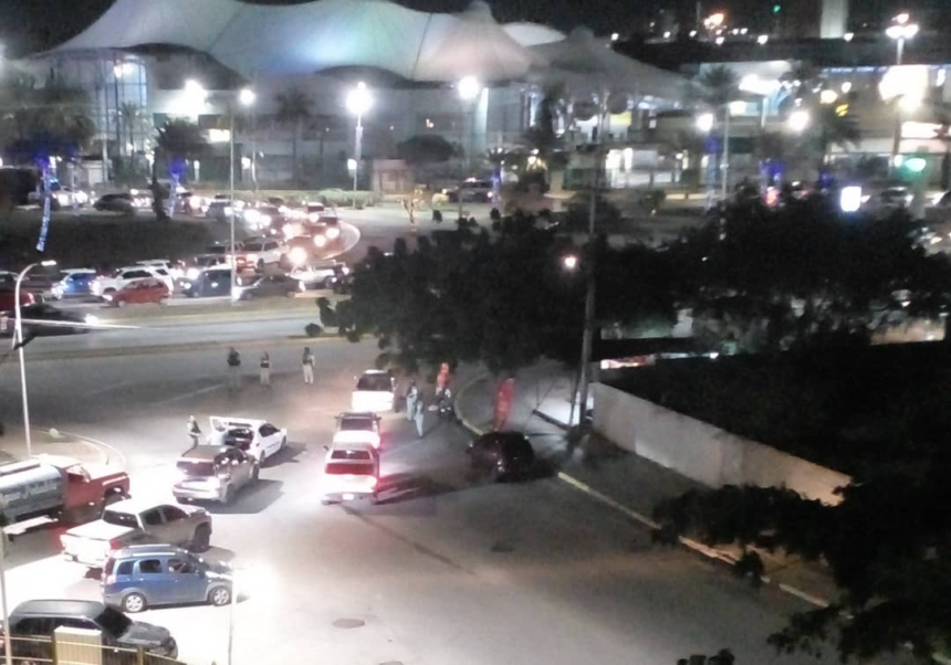 Operativo de seguridad nocturno en Plaza Las Banderas