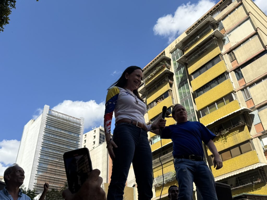 Opositores en Venezuela continúan la lucha clandestina con astucia