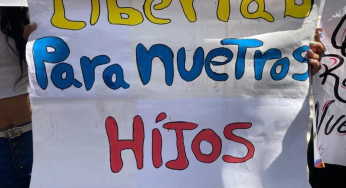 Presos políticos liberados silenciados por amenazas de represalias