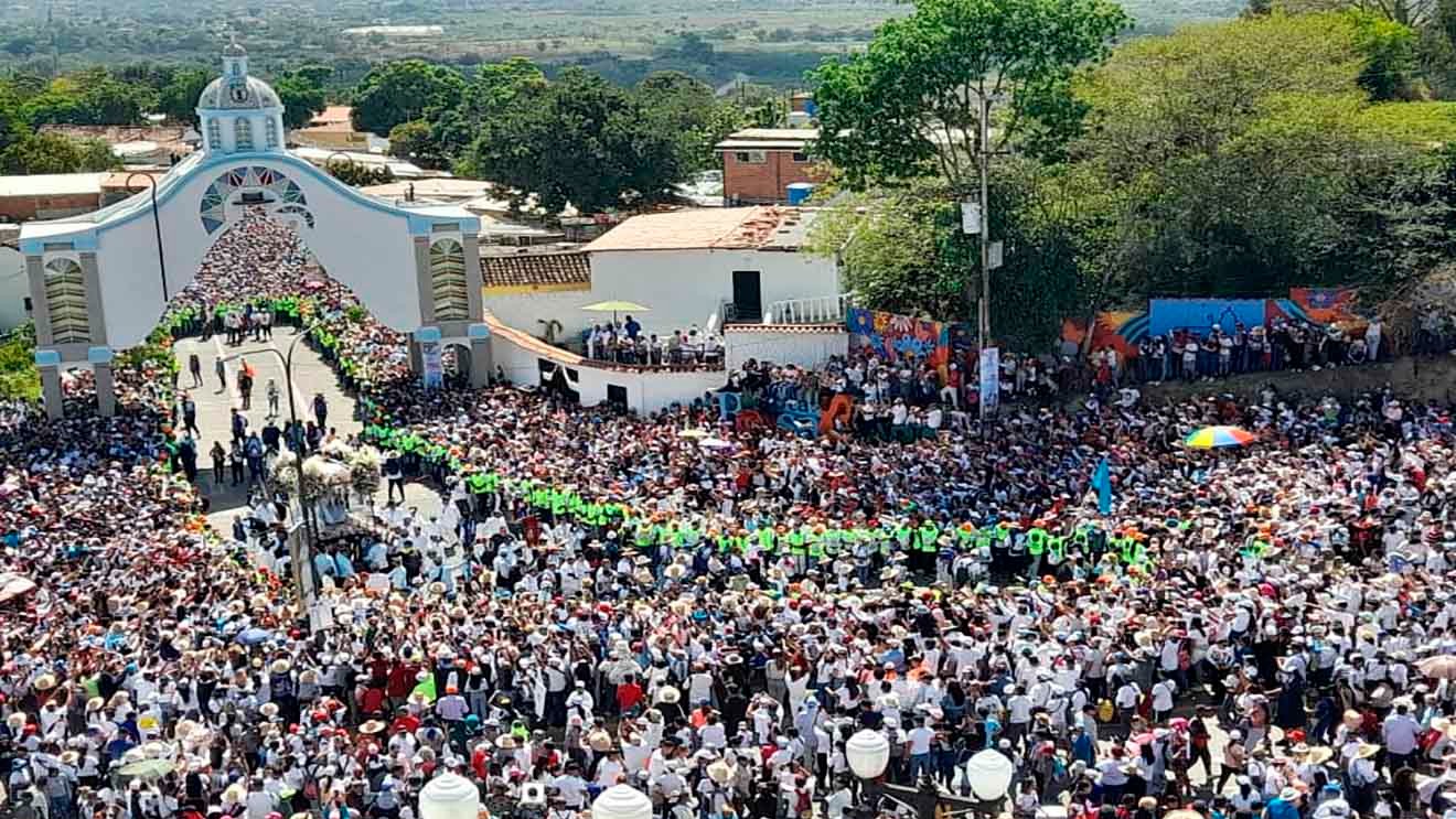 Devotos larenses se unen en la procesión de la Divina Pastora