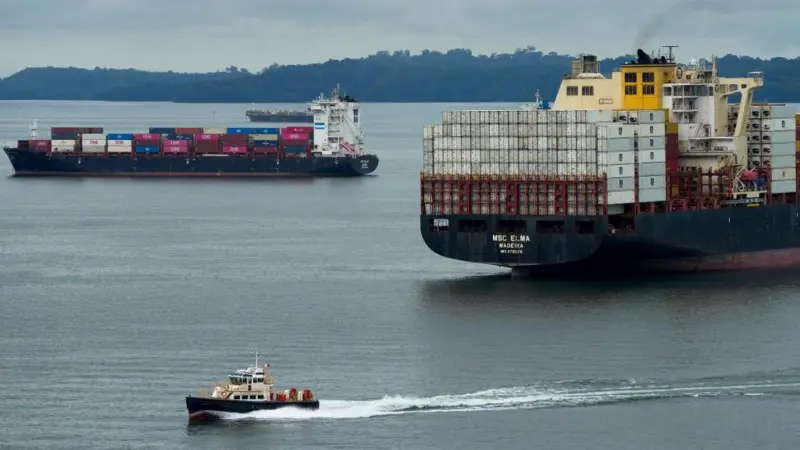 EE.UU. afirma que sus buques están exentos de tarifas en el Canal de Panamá, pero las autoridades lo desmienten