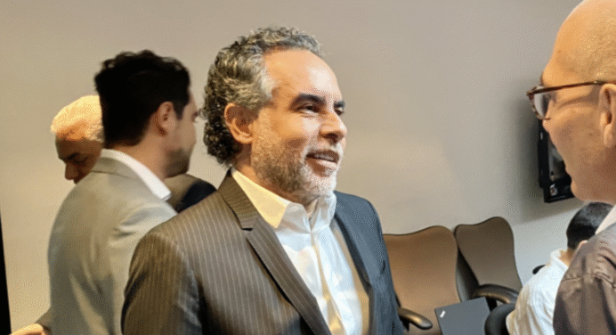 Petro nombra a Armando Benedetti como ministro del Interior de Colombia