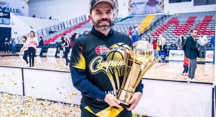 Nuevo coach Claudio Jorquera se une al equipo Marinos