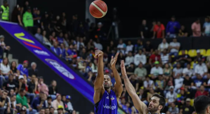 Venezuela arrasa en casa ante Argentina
