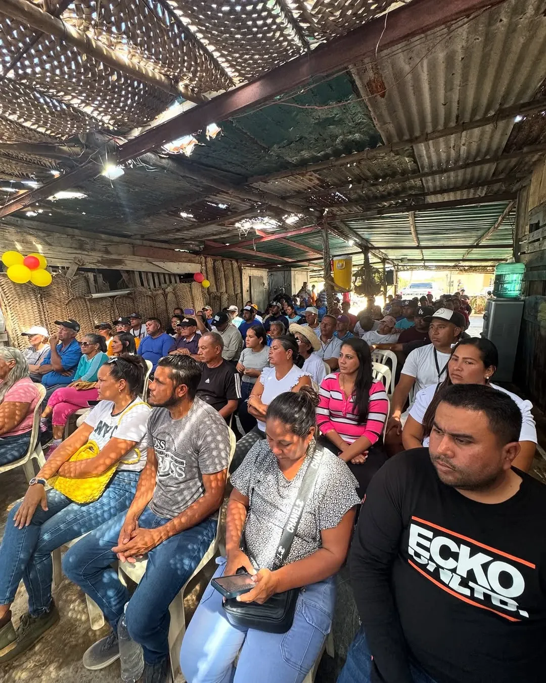 Jefe de la ZEE La Tortuga se reúne con pescadores de Margarita