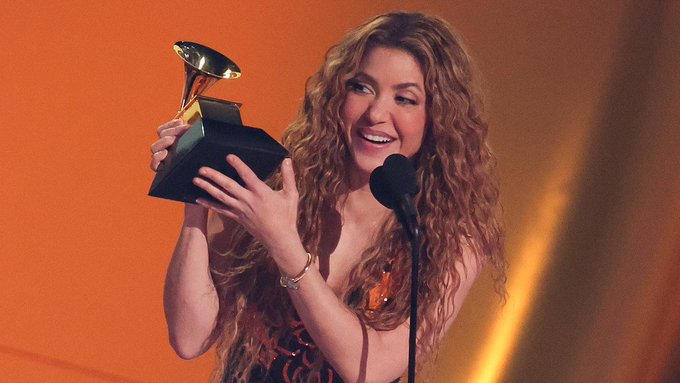 Shakira dedica su Grammy a los migrantes (+video) – Un gesto solidario