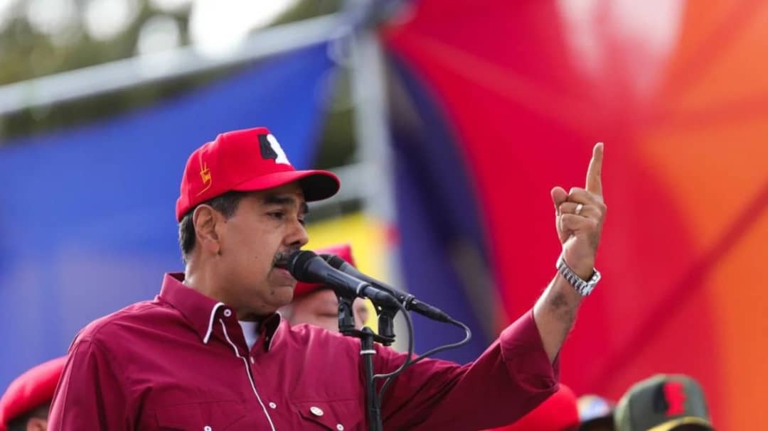 Maduro anuncia entrega de proyecto de reforma constitucional ante marcha por el 4F