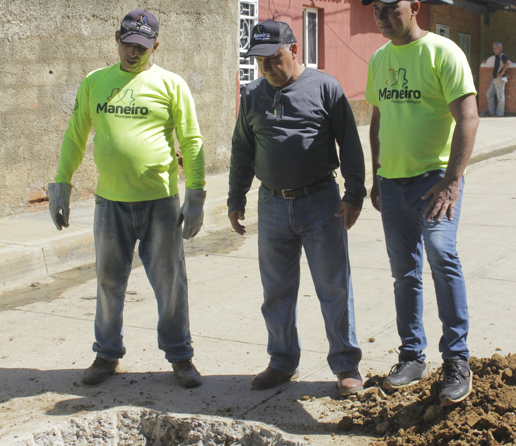 Reparación del colector de aguas residuales en Bergantín por la Alcaldía de Maneiro