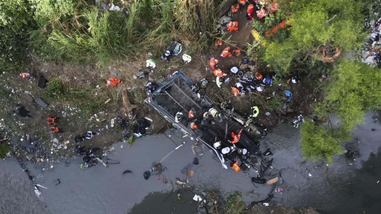 Tragedia en Guatemala: 51 muertos en accidente de bus (+FOTOS)