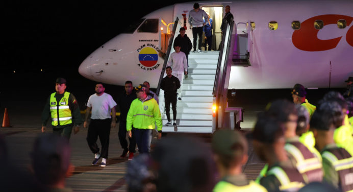 Asistencia humanitaria de la Cruz Roja Venezolana a migrantes deportados de Estados Unidos: una luz de esperanza.