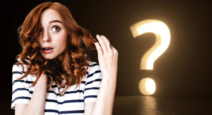 El significado psicológico de tocarse el cabello al hablar
