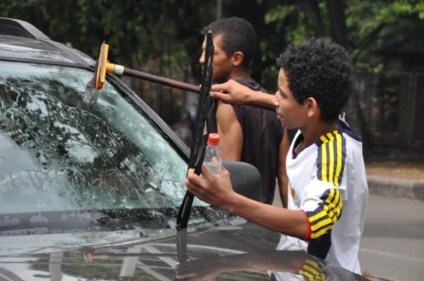 Autoridades de Mariño Abordan la Situación de Niños Trabajadores en Semáforos