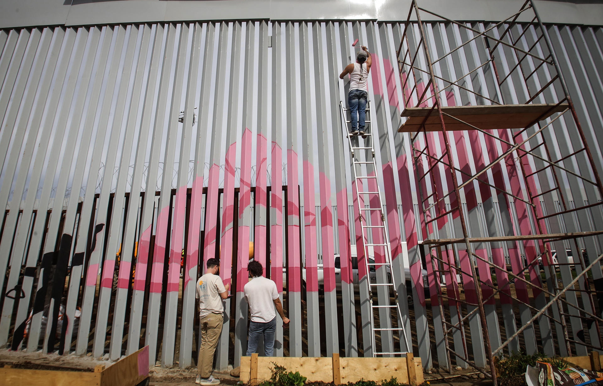 Trump reanuda la construcción del muro fronterizo