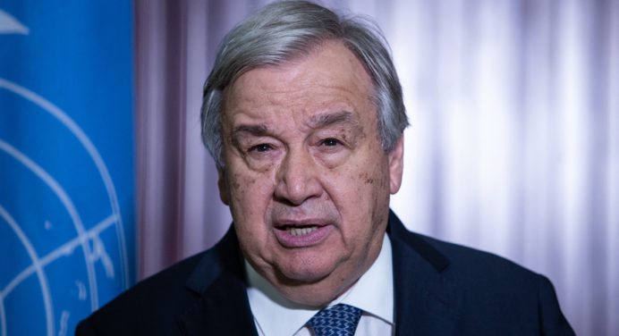 Garantizar el debido proceso en traslados de migrantes, según Guterres