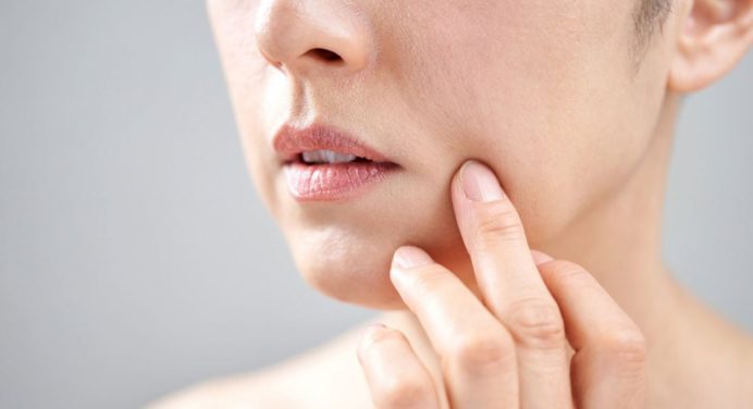 Adiós arrugas: alisa tu piel con este ingrediente natural