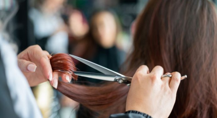 Los mejores días para cortar tu cabello y depilarte en abril según la luna
