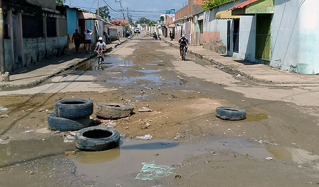 Ciudad Cartón: Cloacas desbordadas inundan hogares y calles (Fotos)