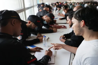 35 migrantes venezolanos rescatados de Guantánamo llegaron en último vuelo de Vuelta a la Patria