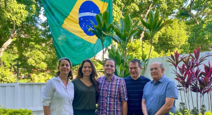 Cruz Roja Venezolana brinda asistencia en salud a los asilados en la embajada argentina