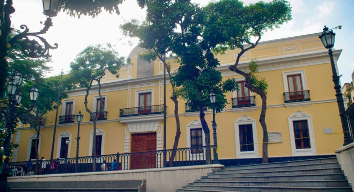 Venezuela despliega equipo técnico y consular en República Dominicana para atender a familiares de las víctimas de la tragedia en Jet Set