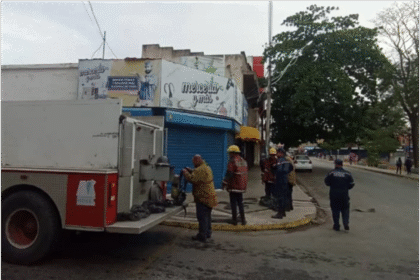 Incendio en Mercería frente a la Plaza Bolívar de Porlamar