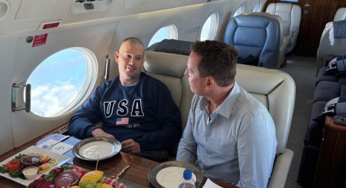 Richard Grenell publicó fotos del estadounidense liberado
