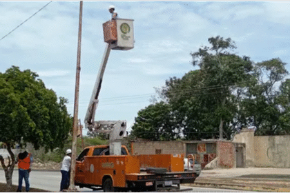 Corpoelec instala más de 50 luminarias en la Av. Fucho Tovar