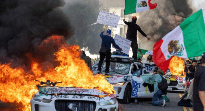Alcaldesa declara toque de queda en Los Ángeles